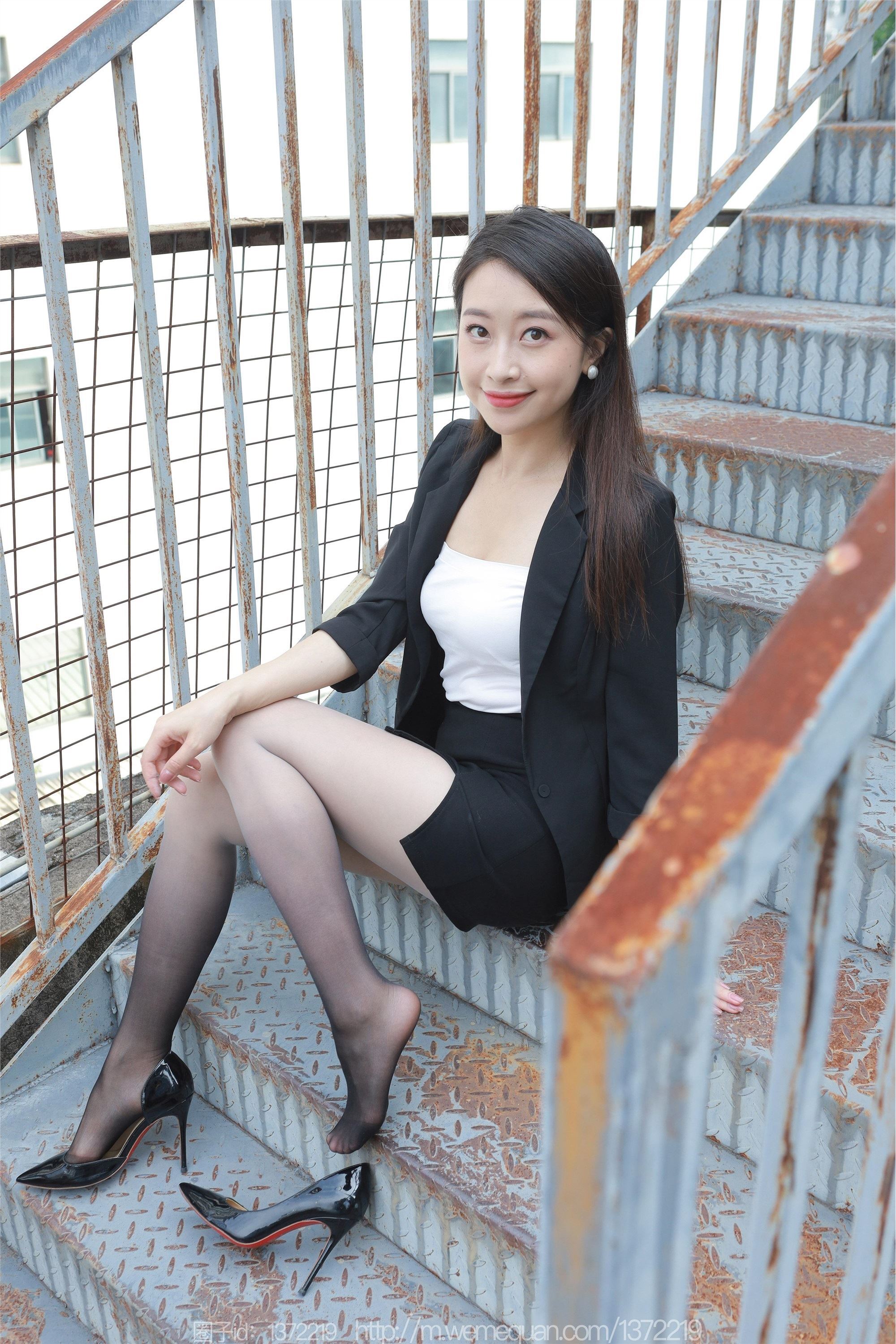 IESS异思趣向  2023.09.28 丝享家 1545 小婕《黑白灰渐变》